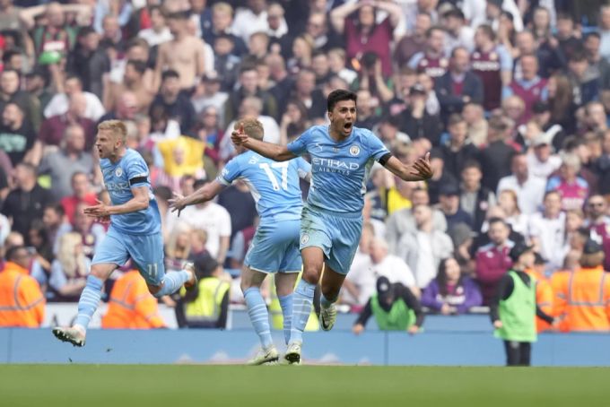 Nach dem Abpfiff kennt die Freude in Manchester keine Grenzen. Premier League
