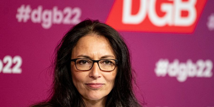 Yasmin Fahimi (SPD), neue DGB-Vorsitzende, spricht bei der Fortsetzung des 22. Ordentlichen Bundeskongress des Deutschen Gewerkschaftsbundes (DGB) auf einer Pressekonferenz.