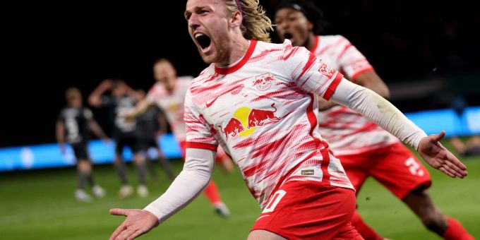 Leipzigs Emil Forsberg jubelt nach seinem Treffer zum 2:1. Leipzigs Emil Forsberg jubelt nach seinem Treffer zum 2:1.