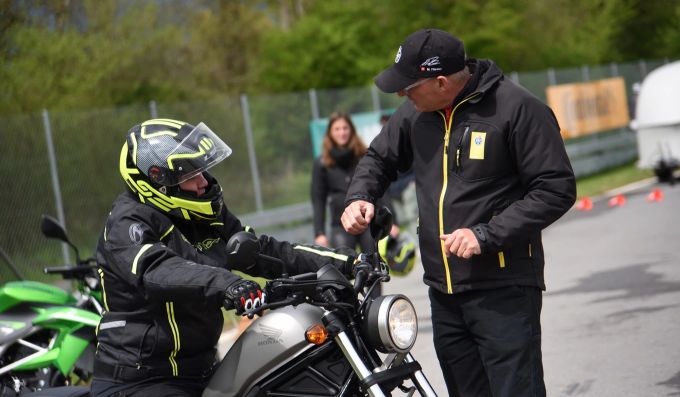 Motorrad-Neueinsteiger:innen dürfen in Derendingen ihre ersten Töff-Meter unter die Räder nehmen. Töff-Testtage
