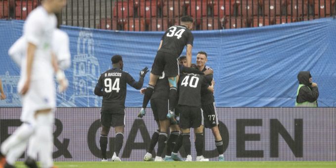 Die Spieler von GC jubeln nach dem 2:1. gc