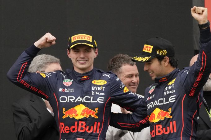 Max Verstappen und Sergio Perez bescheren Red Bull beim Imola-GP der Formel 1 den ersten Doppelsieg seit 2016. Max Verstappen Sergio Perez