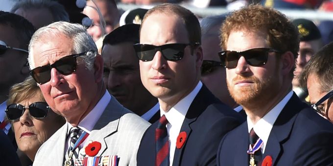 Jetzt sind sie nur noch selten gemeinsam zu sehen: King Charles mit seinen Söhnen William und Harry. king Charles