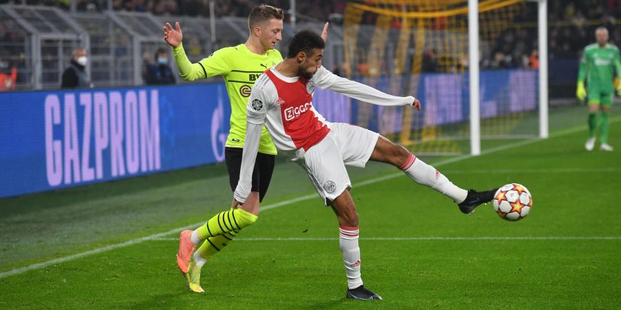 Soll aus Amsterdam zum FC Bayern wechseln: Noussair Mazraoui (r).