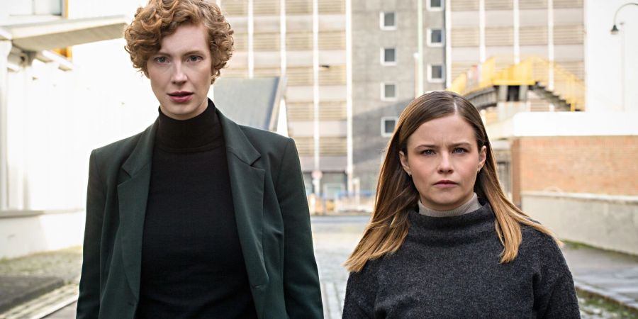 Linda Selb (Luise Wolfram, l) und Liv Moormann (Jasna Fritzi Bauer) im "Tatort: Liebeswut".