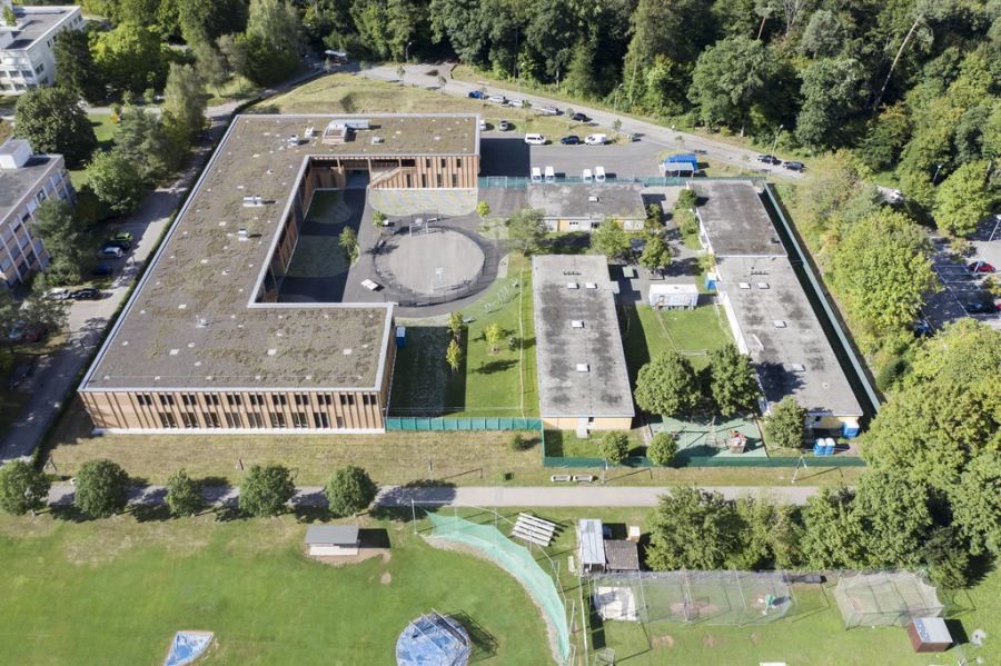 Drohnenaufnahme vom Bundesasylzentrum (BAZ) in Embrach, fotografiert am 31. August 2020.