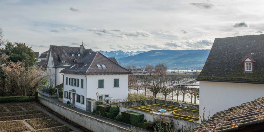 Blick vom Kapuzinerkloster Rapperswil in Richtung See Quai.