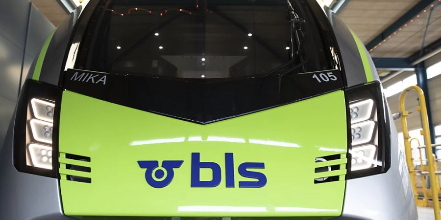 Der Zug Mika der BLS steht in einem Zugdepot beim Bahnhof Europaplatz in Bern. (Archiv)