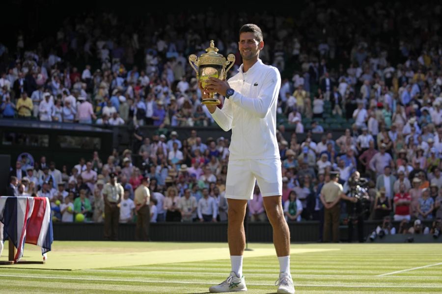 Novak Djokovic ist zum vierten Mal in Folge der König von Wimbledon.