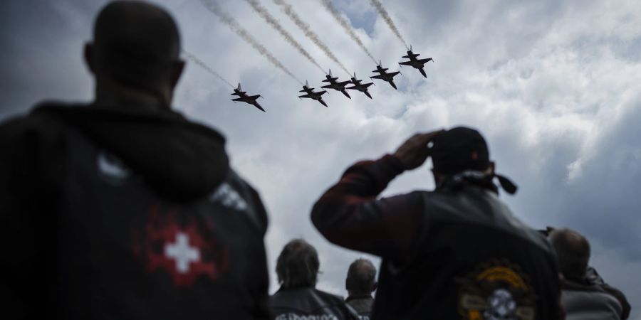 Patrouille Suisse LOVE RIDE