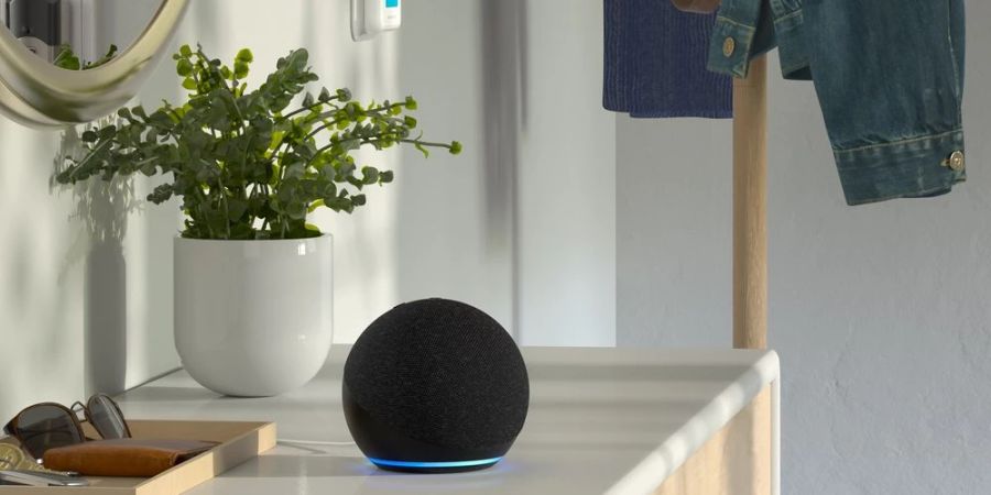 Die Sprachassistentin Alexa ist unter anderem in den Echo-Lautsprechern von Amazon Zuhause.