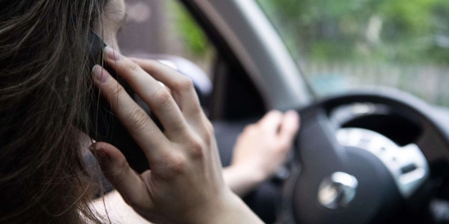 In Rheinland-Pfalz wird ein neues System zur Überwachung von Handyverstössen im Strassenverkehr vorgestellt.