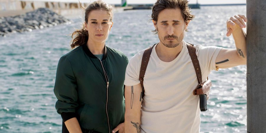 Kommissar Xavi Bonet (Clemens Schick) und seine Kollegin Fina Valent (Anne Schäfer) im Einsatz.