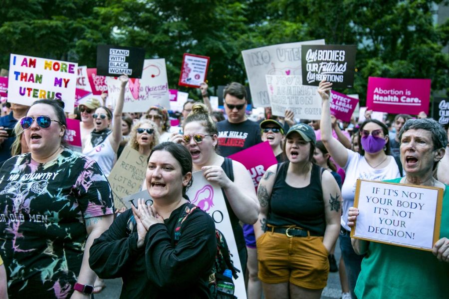 Menschen demonstrieren in Ohio für das Recht auf Abtreibung.