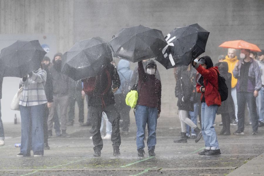 Am Montag gerieten bei der 1.-Mai-Demo in Zürich die Polizei und Linksautonome aneinander.