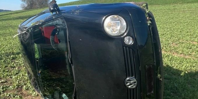 Schleitheim SH: Frau bei Alleinunfall mit einem Auto verletzt. Schleitheim SH