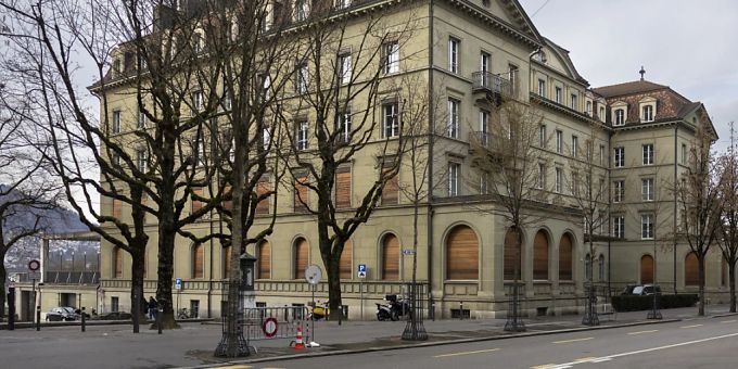 Beim Eidgenössischen Finanzdepartement (EFD) sind zwei Staatshaftungsbegehren von Aktionären der Credit Suisse eingegangen. Beim Eidgenössischen Finanzdepartement (EFD) sind zwei Staatshaftungsbegehren von Aktionären der Credit Suisse eingegangen.