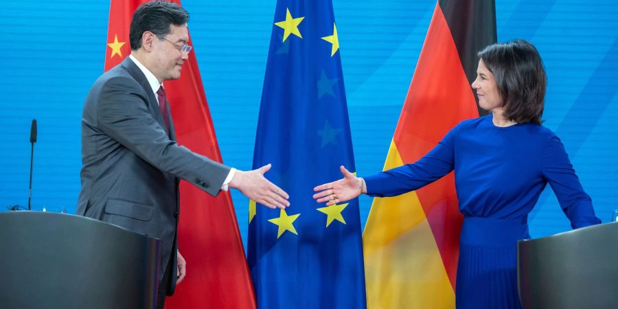 Aussenministerin Annalena Baerbock mit ihrem chinesischen Amtskollegen Qin Gang.