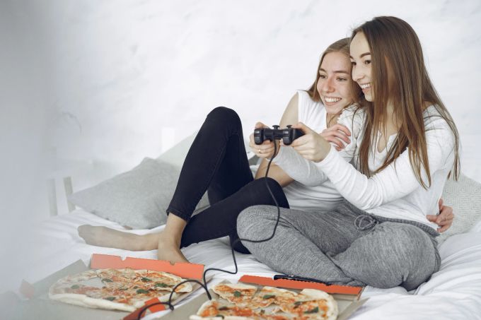 JAMES steht für Jugend, Aktivitäten, Medien – Erhebung Schweiz. Die Studie wird jeweils in einem Zwei-Jahres-Rhythmus durchgeführt. Gaming