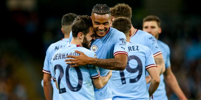 Weil Arsenal verliert, ist Manuel Akanji mit Manchester City vorzeitig englischer Meister. Manuel Akanji Arsenal