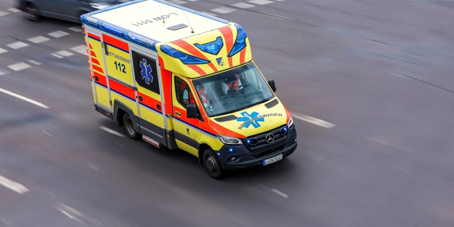 Im Notfall muss alles so schnell wie möglich gehen. Deswegen sollte der Rettungsdienst schnell erfassen können, welche Medikamente der Patient oder die Patientin regelmässig nimmt.