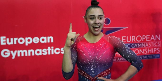 Jessica Gadirova jubelt an der Kunstturn-EM in der Türkei. Jessica Gadirova