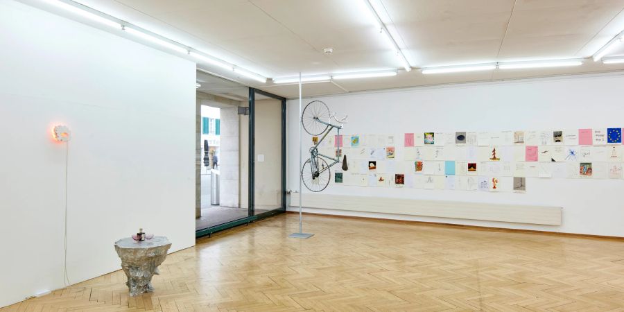 Ausstellungsansicht Kunstmuseum Olten, mit Werken von Bob Gramsma, Roman Signer und Beni Bischoff,