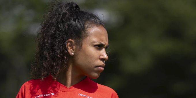 Nationalspielerin Coumba Sow hat direkt vor der WM bei einem neuen Club unterschrieben: Sie geht zum FC Basel. Coumba Sow FC Basel