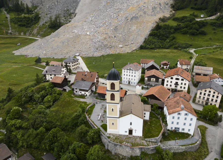 Der Schuttstrom verfehlte das Dorf nur knapp.