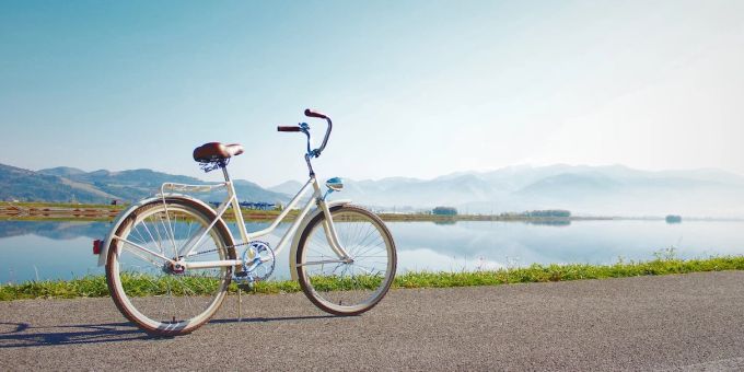 Mit einer gut geschmierten Velokette fährt es sich leichter. Velo am See