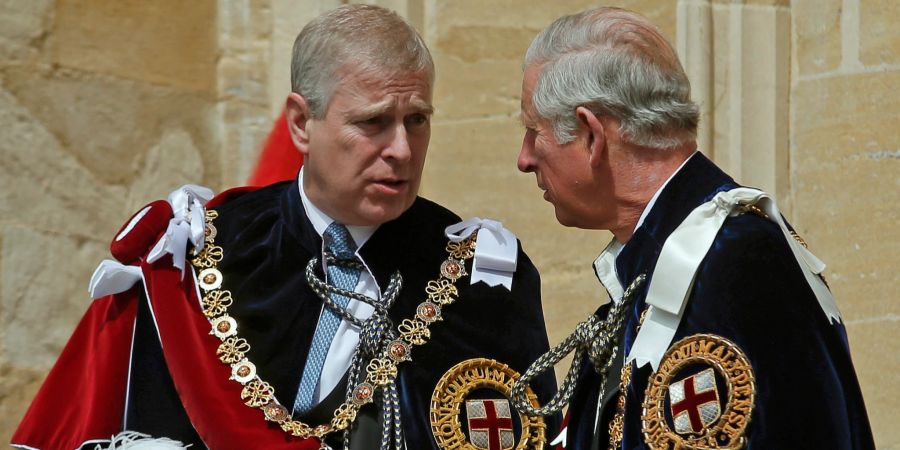 Zwischen ihnen herrscht Streit: King Charles und Bruder Andrew.