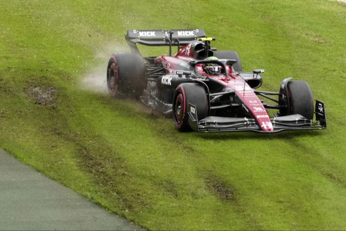 Zhou Guanyu im Einsatz für Alfa-Sauber in der Formel 1. Zhou Guanyu Formel 1
