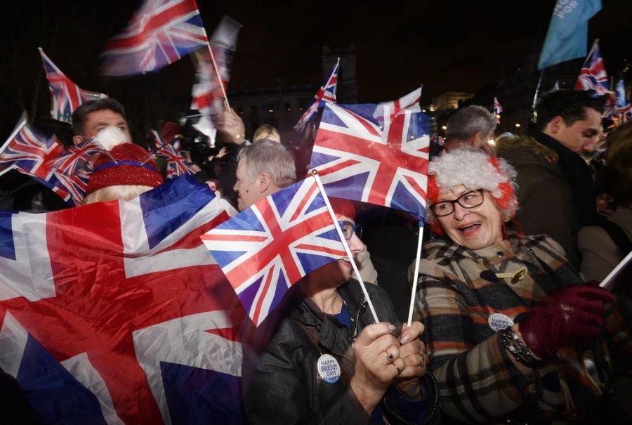 Obwohl viele den Brexit inzwischen bereuen, glaubt ein Experte nicht, dass die Briten aus Protest mit EU-Schildern weiterfahren. (Archivbild)