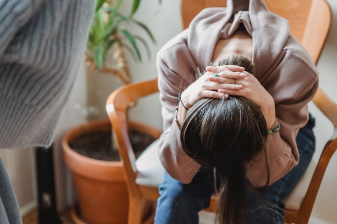 Eine Freundschaft zu beenden kann für Trauer sorgen. Freundschaft beenden