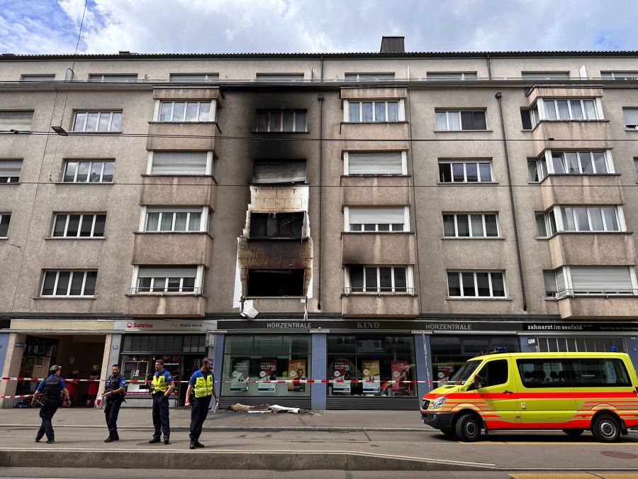 Wegen des Vorfalls wurde der Bus- und Tramverkehr zeitweise gestoppt.