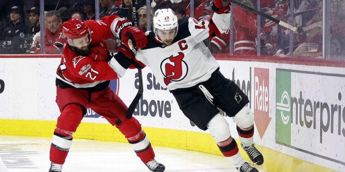 Nico Hischier hat eine starke Saison in der NHL hinter sich. Nico Hischier NHL