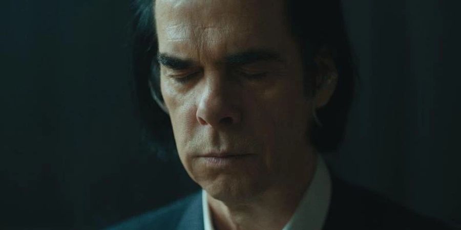 Nick Cave, australischer Musiker, Schriftsteller, Drehbuchautor und Schauspieler, in einer Szene des Films «This Much I Know To Be True». Foto: Bad Seed Ltd/Bad Seed Ltd/Berlinale/dpa