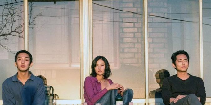 Ein Abend auf dem Land: Jongsu (Yoo Ah-in), Haemie Jeon Jong-seo) und Ben (Steve Yeun). Foto: Capelight Pictures/Arte/dpa Ein Abend auf dem Land: Jongsu (Yoo Ah-in), Haemie Jeon Jong-seo) und Ben (Steve Yeun). Foto: Capelight Pictures/Arte/dpa