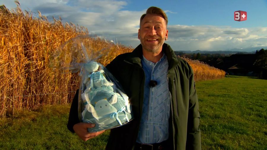 Marco Fritsche hat eine Windeltorte mitgebracht.