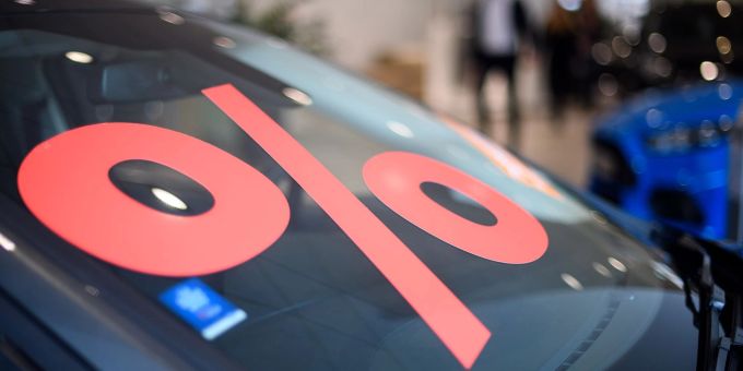 Autohändler geben nur noch wenig Rabatt auf Neuwagen, so die Marktanalyse eines Branchenkenners. Autohändler geben nur noch wenig Rabatt auf Neuwagen, so die Marktanalyse eines Branchenkenners.