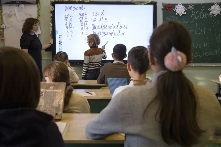 Unterricht in einer Schule ausserhalb von Moskau im Januar 2021.