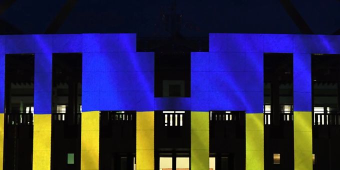 Das Australische Parlament im Zeichen der Ukraine-Unterstützung: Australien hat weitere Sanktionen gegen Russland und Belarus ergriffen. (Archivbild) Das Australische Parlament im Zeichen der Ukraine-Unterstützung: Australien hat weitere Sanktionen gegen Russland und Belarus ergriffen. (Archivbild)