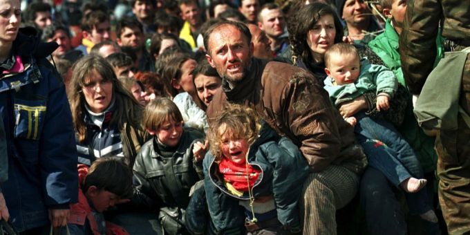 Flüchtlinge aus dem Kosovo im Jahr 1999. Kosovo Ukraine Krieg
