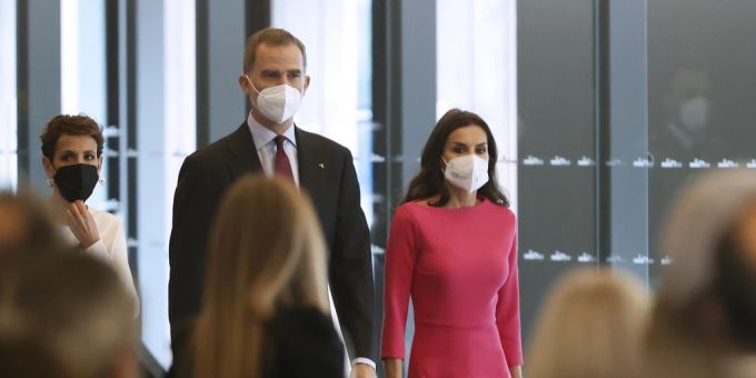 König Felipe VI. von Spanien und seine Frau Königin Letizia bei einem Auftritt im März 2022. Regime-Gegner hatten während Corona zum Mord am König aufgerufen. felip