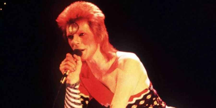 David Bowie als Ziggy Stardust bei einem Konzert in den 70ern.