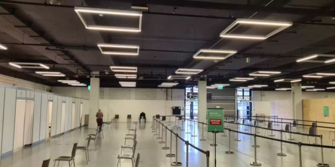 In den Impfzentren braucht es weniger Platz als anfänglich gedacht. Impfzentrum