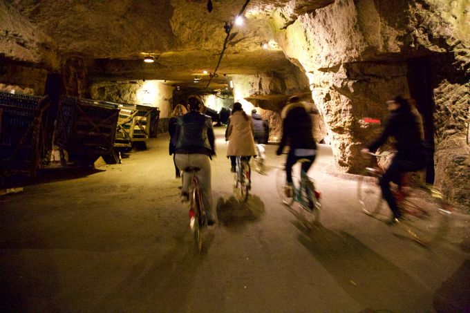 Mit dem Velo durch den Weinkeller: Das geht – im Schaumweinhaus Bouvet Ladubay. Velo Weinkeller