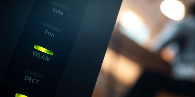 Verbraucher haben erstmals einen Rechtsanspruch auf Breitband-Internet. Verbraucher haben erstmals einen Rechtsanspruch auf Breitband-Internet.