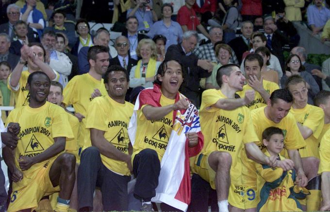 Die Spieler des FC Nantes feiern die Meisterschaft 2001. Ligue 1