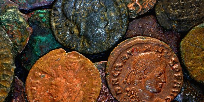 Metallsucher in Schottland entdeckten 30 Gold- und Silbermünzen aus dem 15. Jahrhundert aus dem Mittelalter. (Symbolbild) Münzen